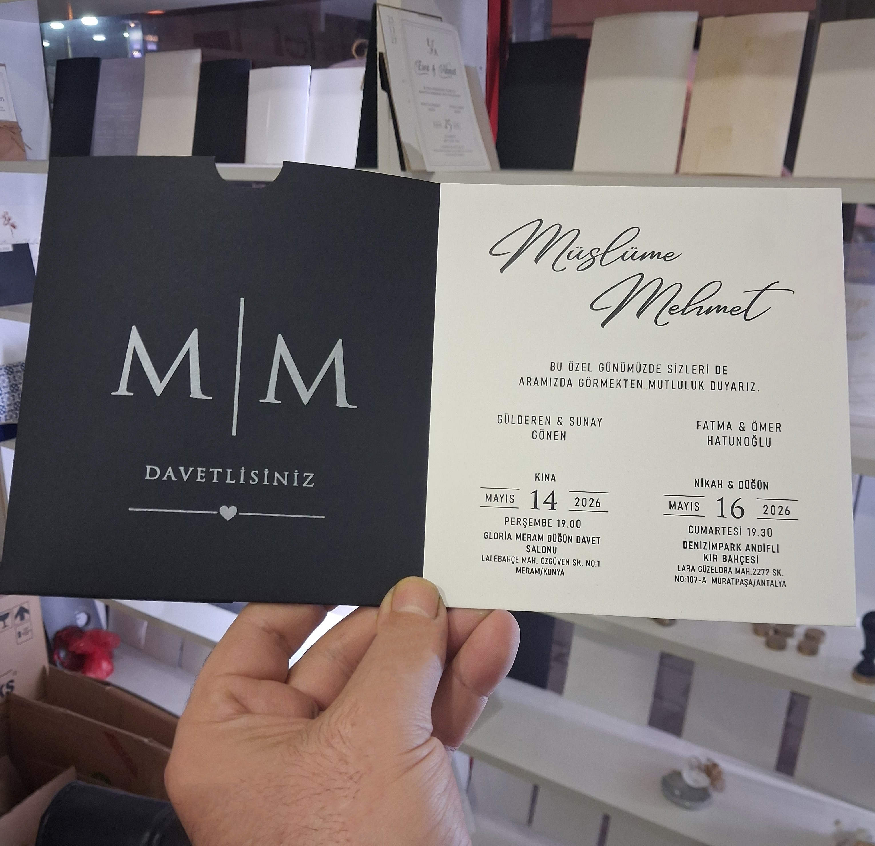 siyah zarflı kare davetiye